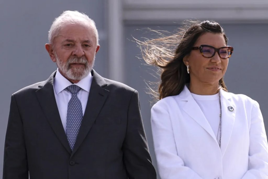 Janja Spaceways Lula e Janja desembarcam no Rio de Janeiro para passar o Ano Novo ...